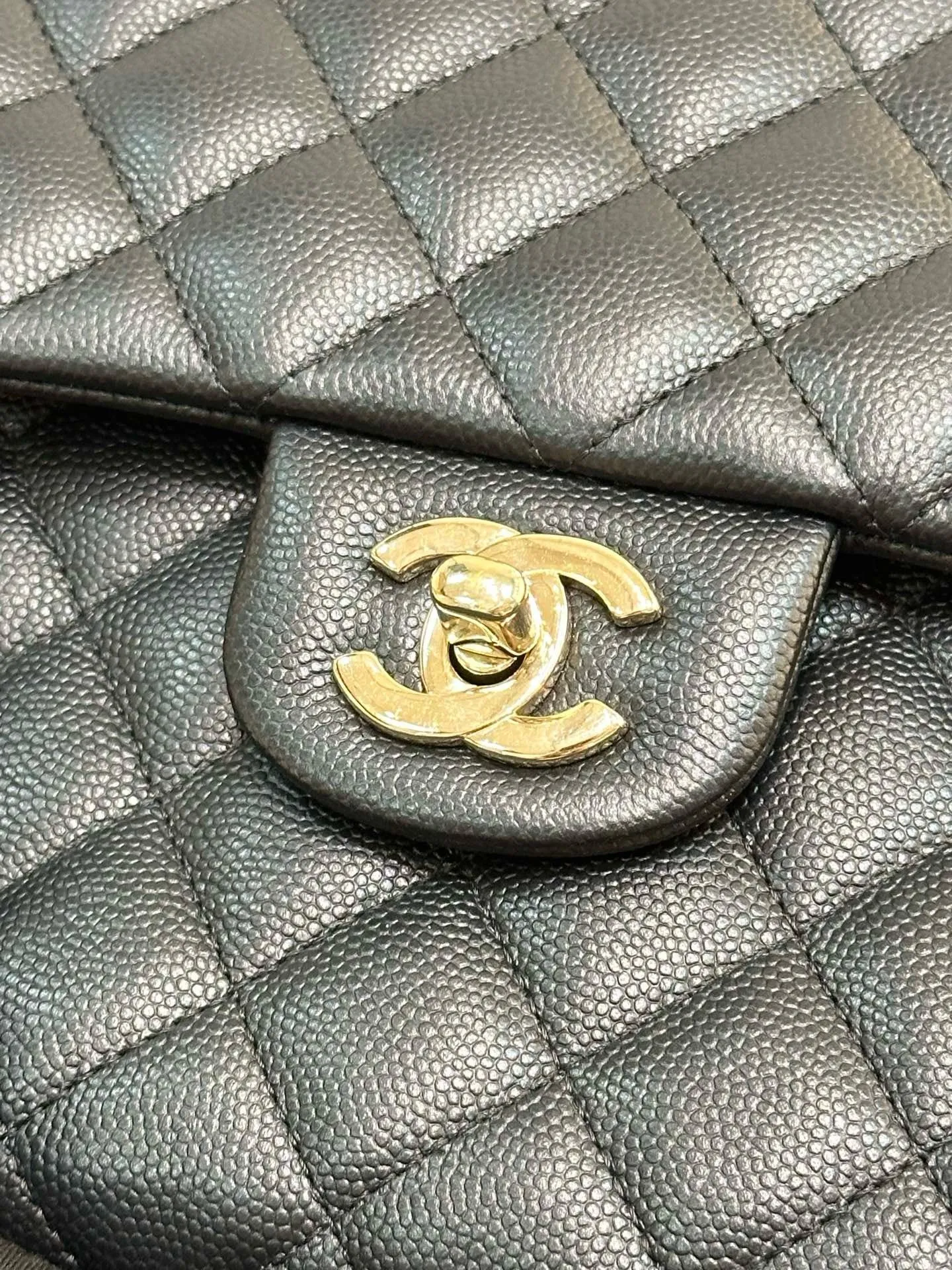 Chanel Quilted Caviar Classic Clutch Black GHW