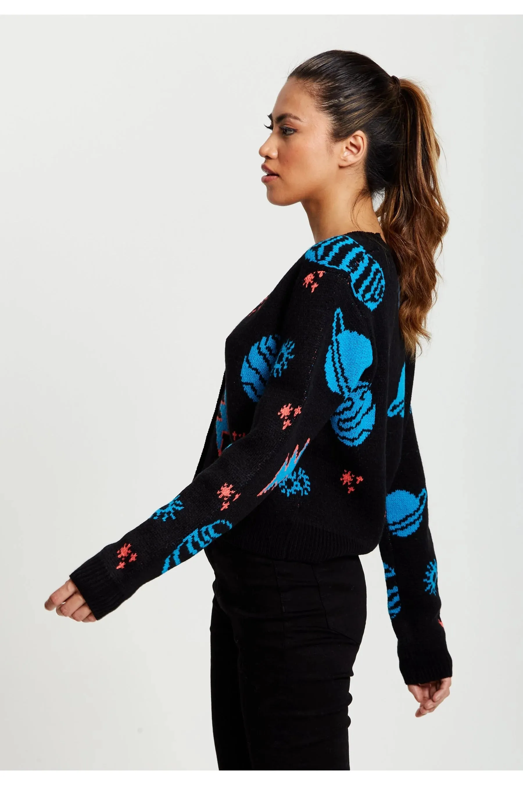 Liquorish Cosmic Pattern Cropped Cardigan In Black